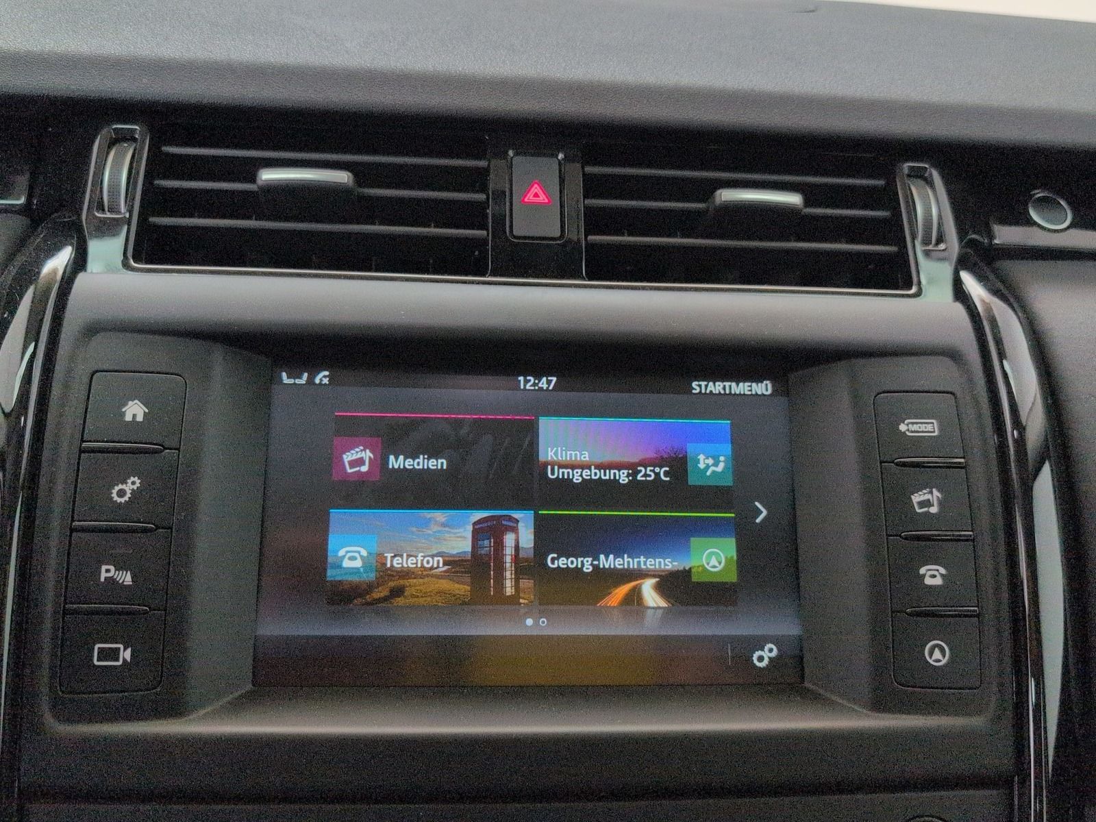 Fahrzeugabbildung Land Rover Discovery 5 2.0 TD4 SE * Leder * AHK * Navi*
