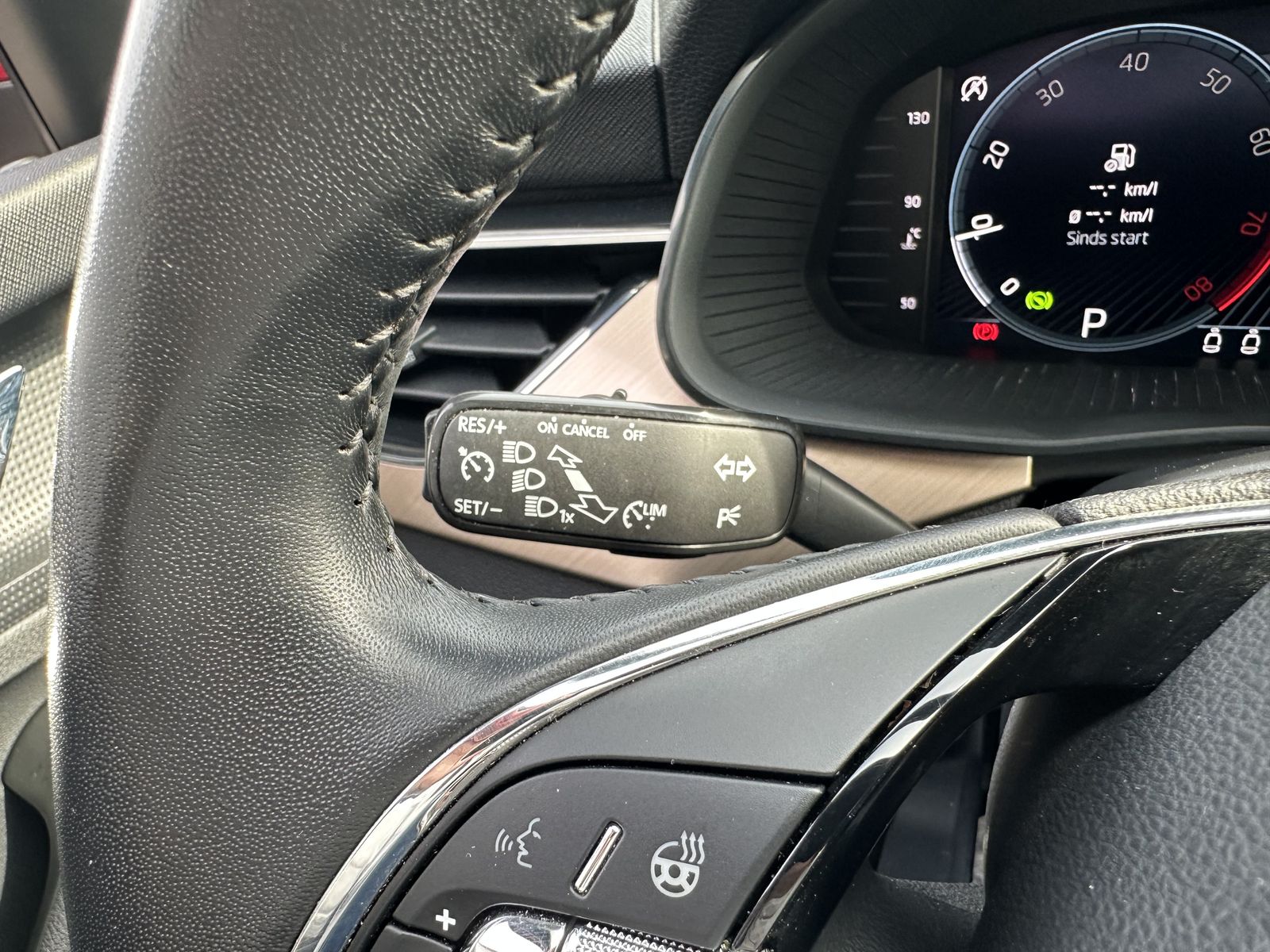 Fahrzeugabbildung SKODA Scala 1.5 TSI DSG Style LED+ACC+KAMERA+SHZ+CARPL