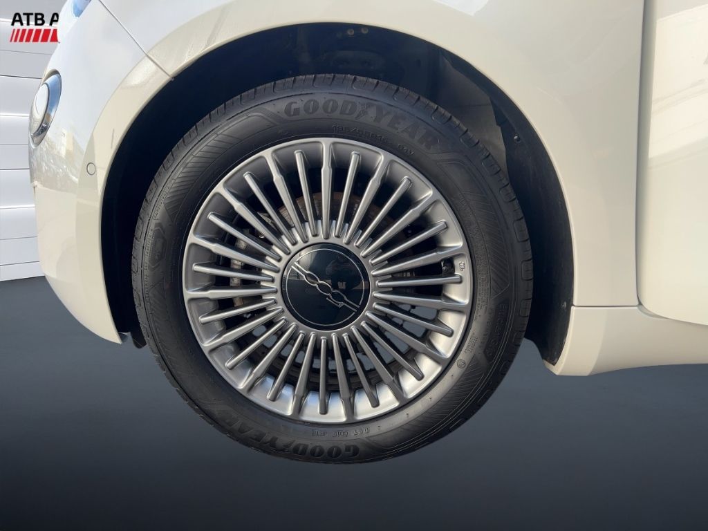 Fahrzeugabbildung Fiat 500e Keyless Go Rückfahrkamera