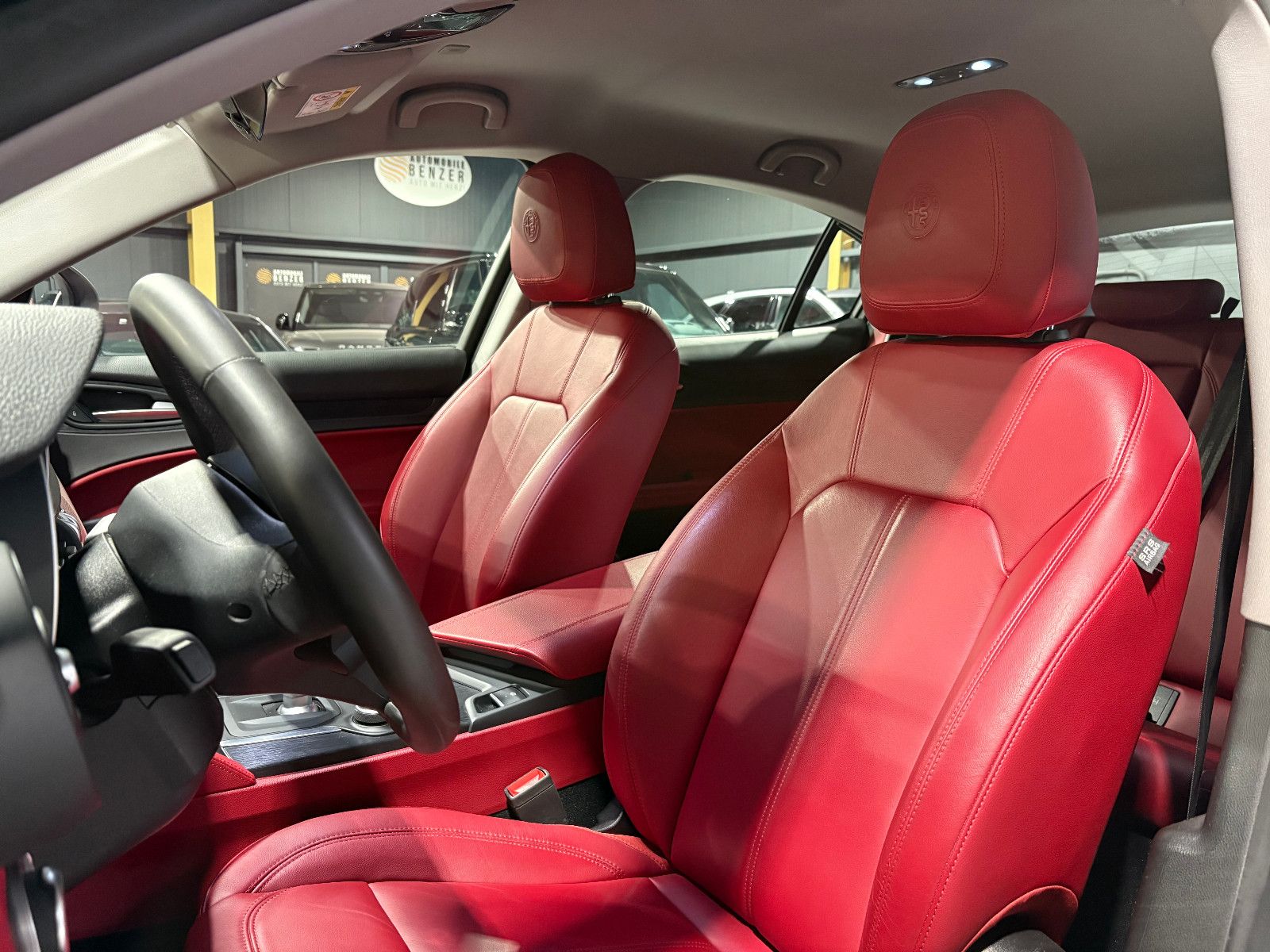 Fahrzeugabbildung Alfa Romeo Stelvio Super Q4/BI-XENON/PDC/AUTOMATIK/SPURHALT