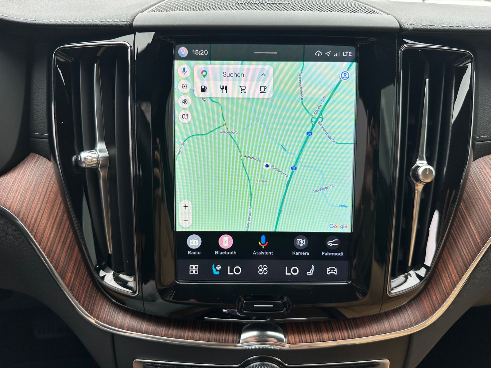 Fahrzeugabbildung Volvo XC60 B5 B AWD Ultimate Bright NAV+LED+PANO+AHK