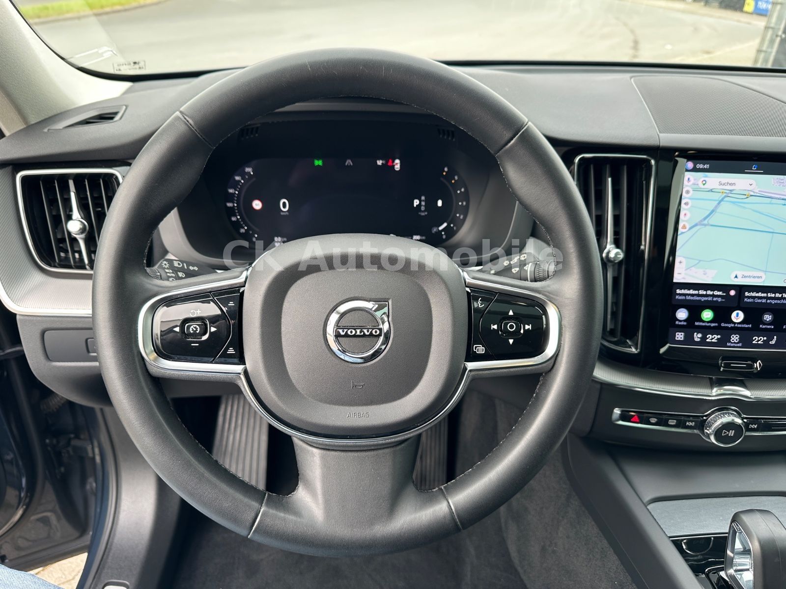 Fahrzeugabbildung Volvo XC60 B4 Plus Bright AWD/Navi/Leder/Pano/LED/Kam.