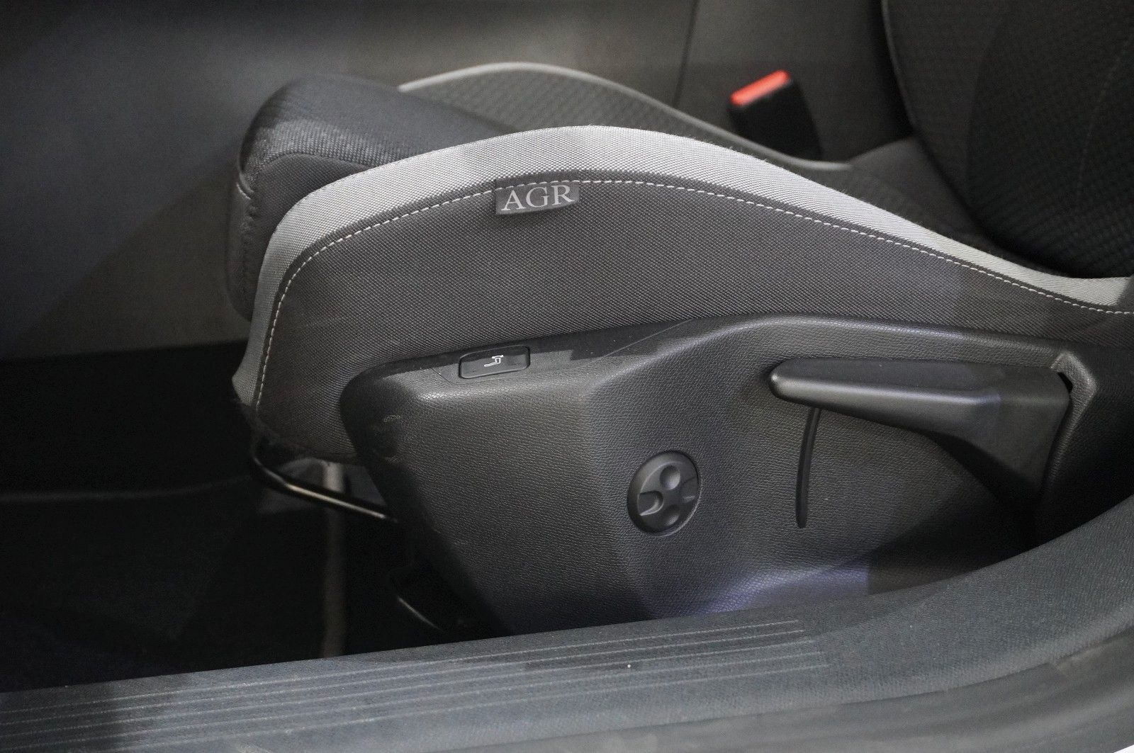 Fahrzeugabbildung Opel Astra L ST 1.2T  LED/NAVI/SHZ/ALU16/KAMERA/ALLWE
