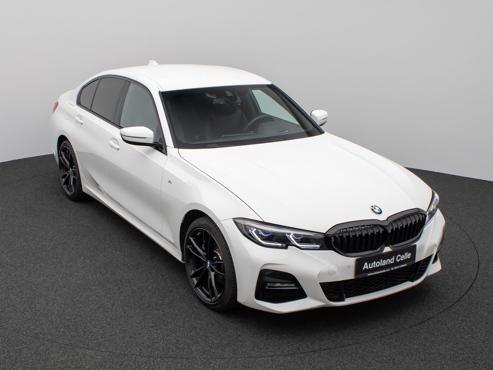 Fahrzeugabbildung BMW 320e M Sport Kamer Laser HUD DAB H/K Komfort 19"