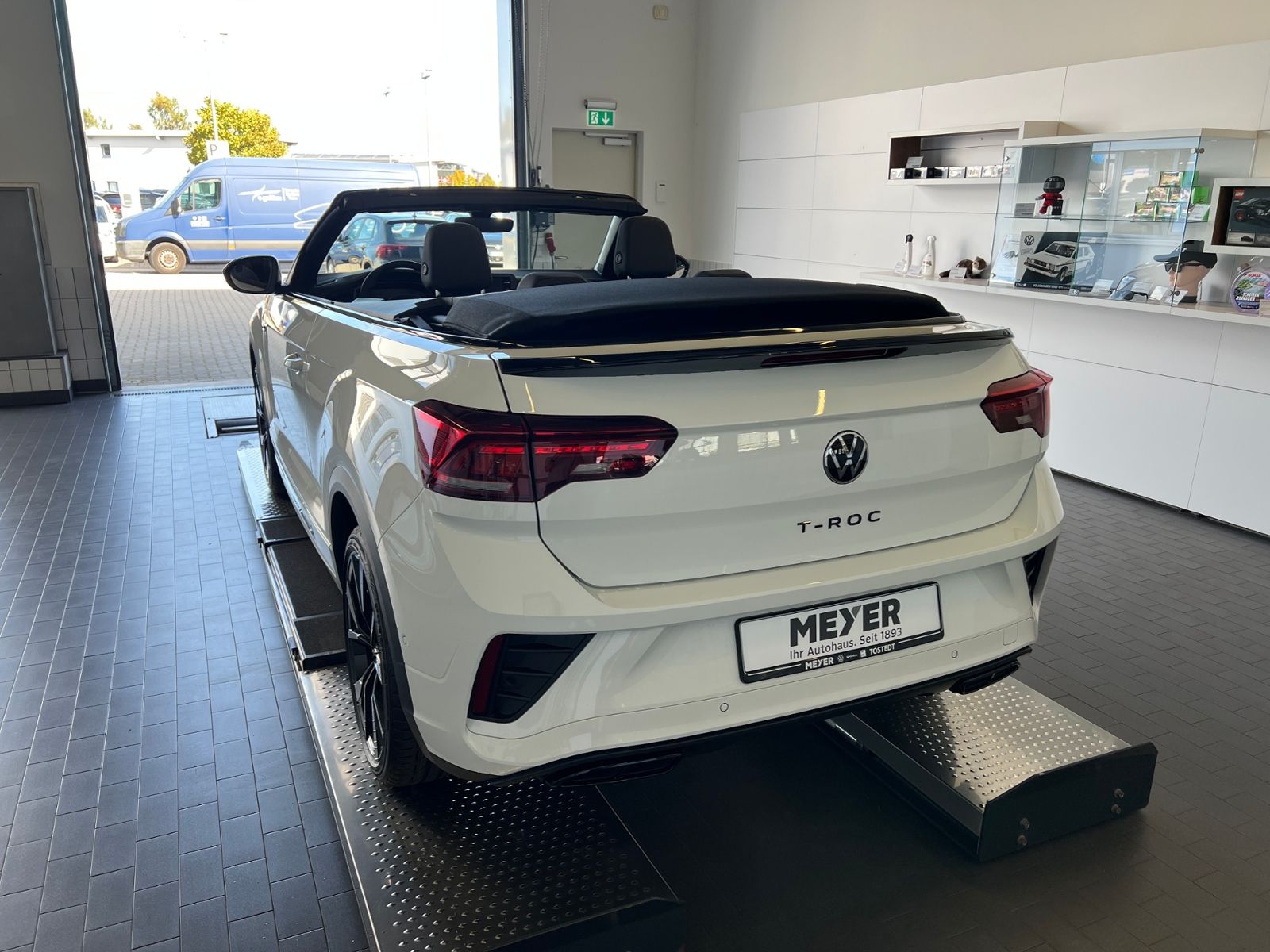 Fahrzeugabbildung Volkswagen T-Roc Cabriolet R-Line 1.5 TSI DSG *AHK, Soundsy