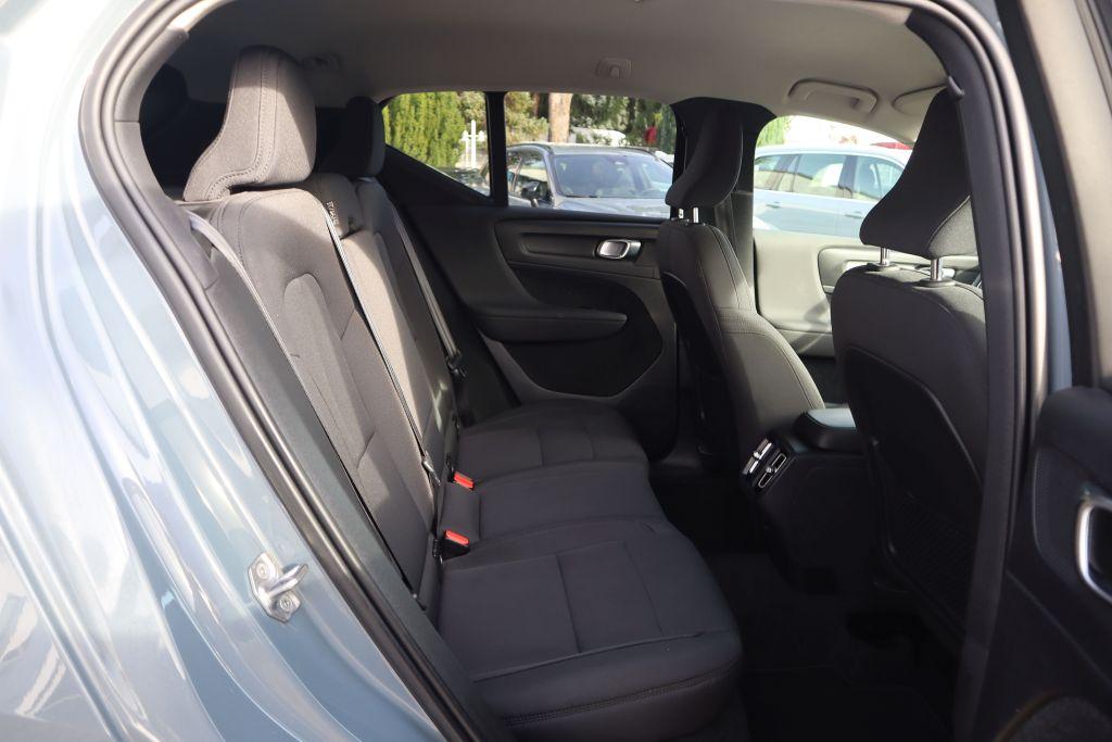 Volvo XC40 T3 Geartronic Momentum Pro|AHK|NAVI|R-CAM|