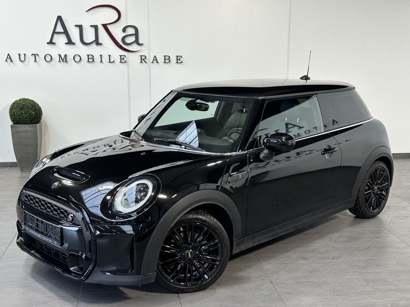 Fahrzeugabbildung MINI Cooper S Classic Trim Black Aut. NAV+LED+DCC+1HD