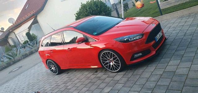 Ford Focus ST Turnier Black Week!