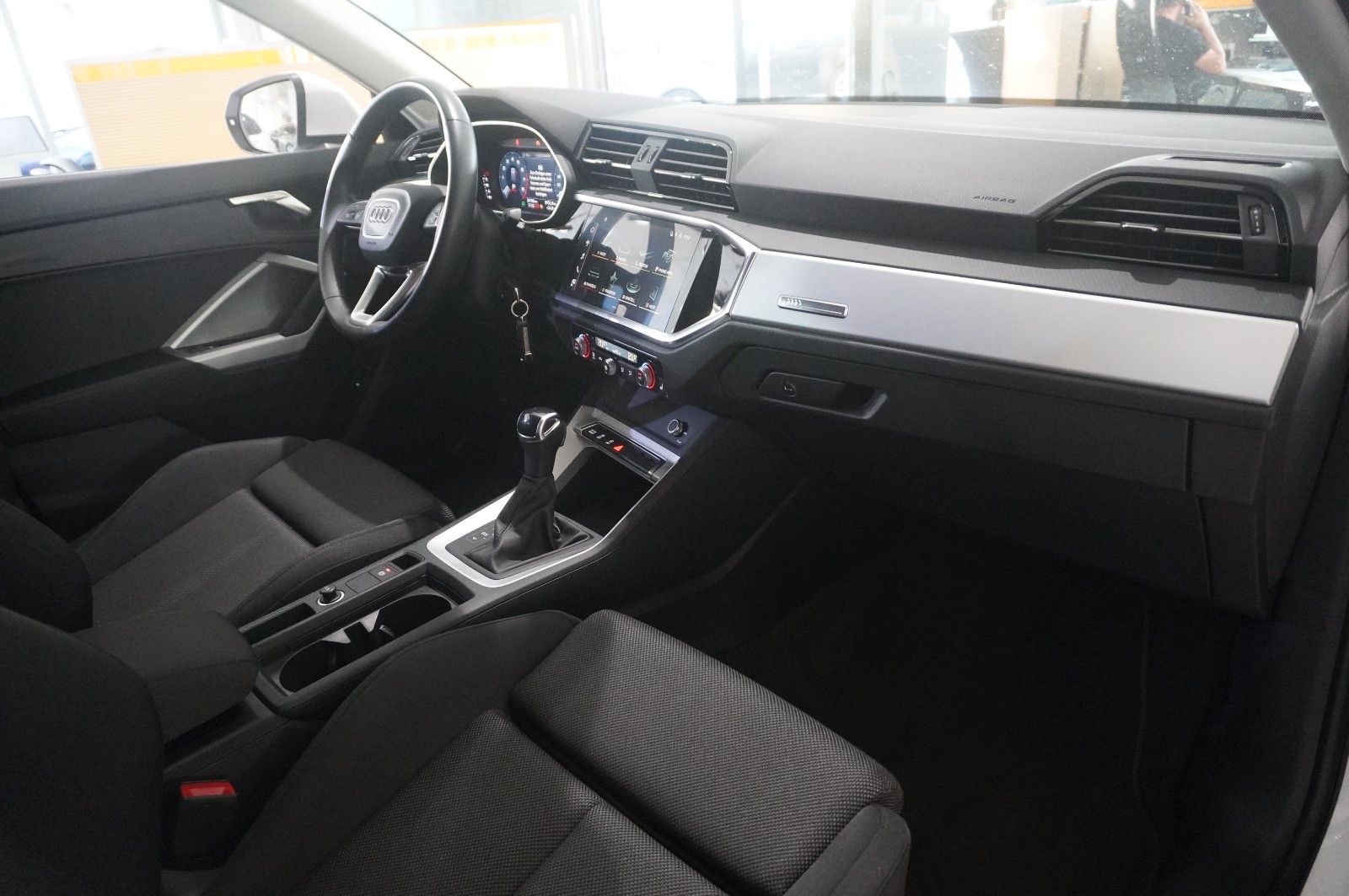 Fahrzeugabbildung Audi Q3 35 TFSI ADVANCED S-TRONIC NAVI/LED/VIRTU/DAB+
