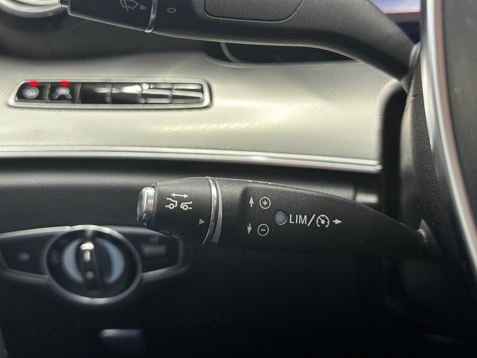 Fahrzeugabbildung Mercedes-Benz E 350d AMG-LINE/WIDESCREEN/360°KAM/PANO/E43 Opt.