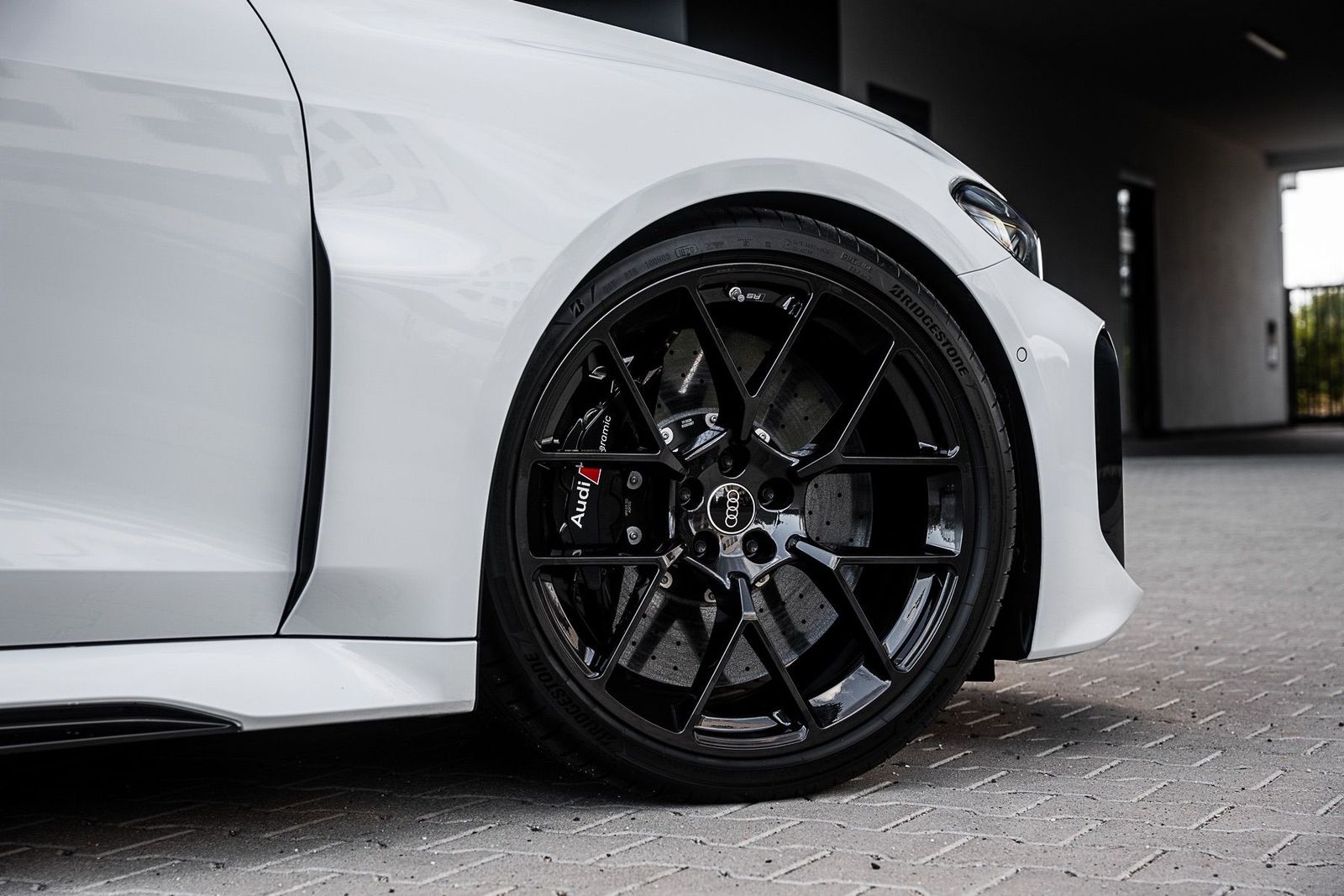 Fahrzeugabbildung Audi RS5 Avant KERAMIK|B&O|TECHPRO|HUD|SPORTPAKET|285