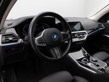 Fahrzeugabbildung BMW 330e xD Sport Line 360°DAB Stop&Go LED Alarm AHK