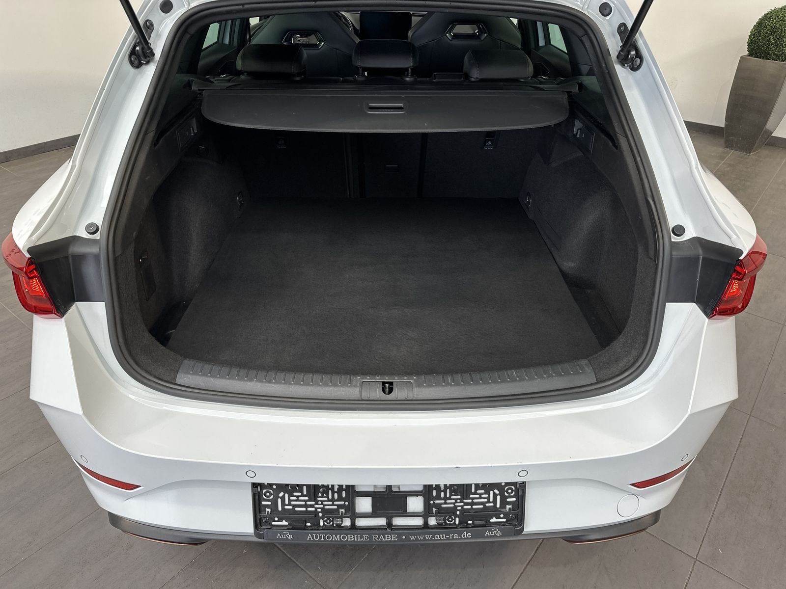 Fahrzeugabbildung CUPRA Leon SpT VZ e-Hybrid NAV+LED+AHK+KESSY+VISIONPL