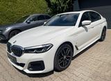 BMW 545e xDrive M Sport FACELIFT GLASDACH SHADOW - weiße BMW 545