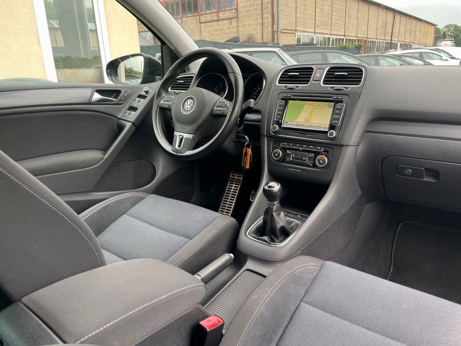 Fahrzeugabbildung Volkswagen Golf VI 1.2 TSI Style Navi Alcantara 1.HAND PDC