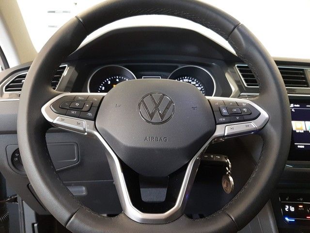 Fahrzeugabbildung Volkswagen Tiguan Life 1.5 TSI DSG IQ.Light AHK Navi el.HK