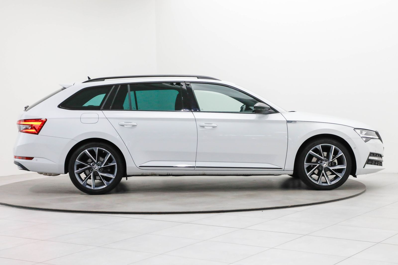 Skoda Superb Combi 2.0 TSI DSG Sportline AHK Kamera foto 9