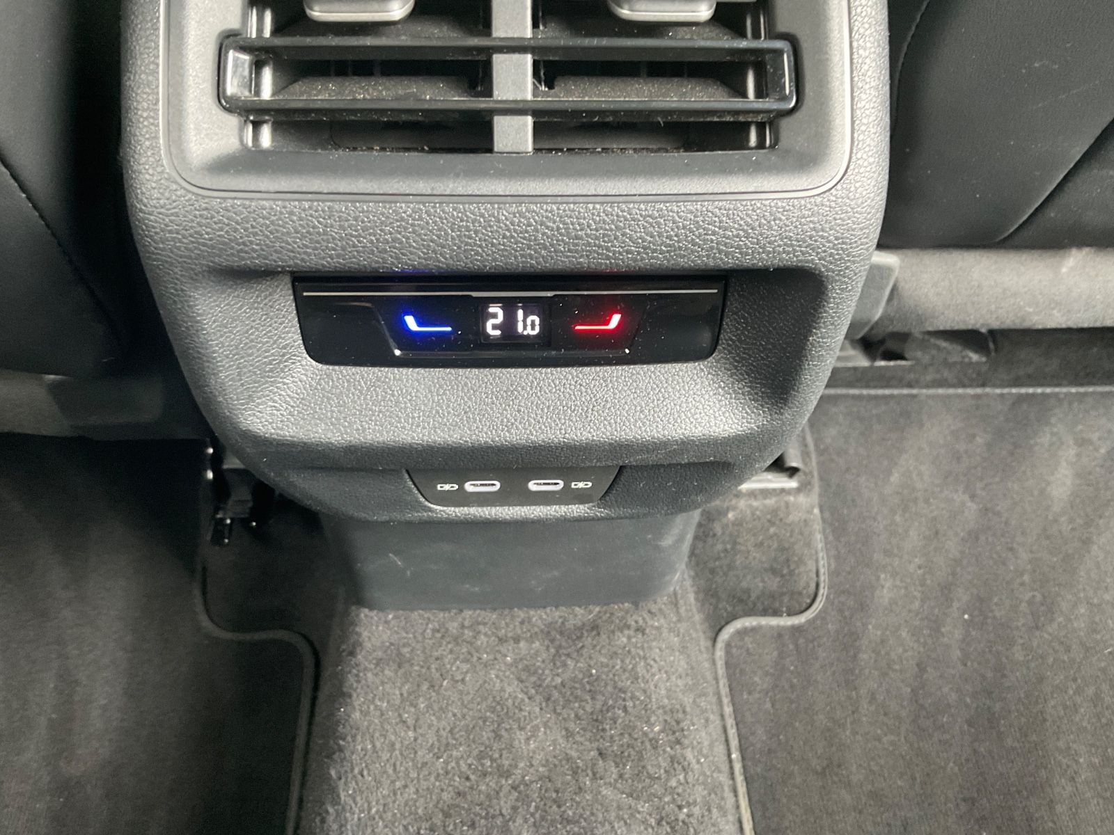 Fahrzeugabbildung Volkswagen Tiguan 1.5 eTSI DSG GOAL,AHK,Kamera,Navi,ACC