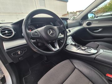 Mercedes E 200 - 11