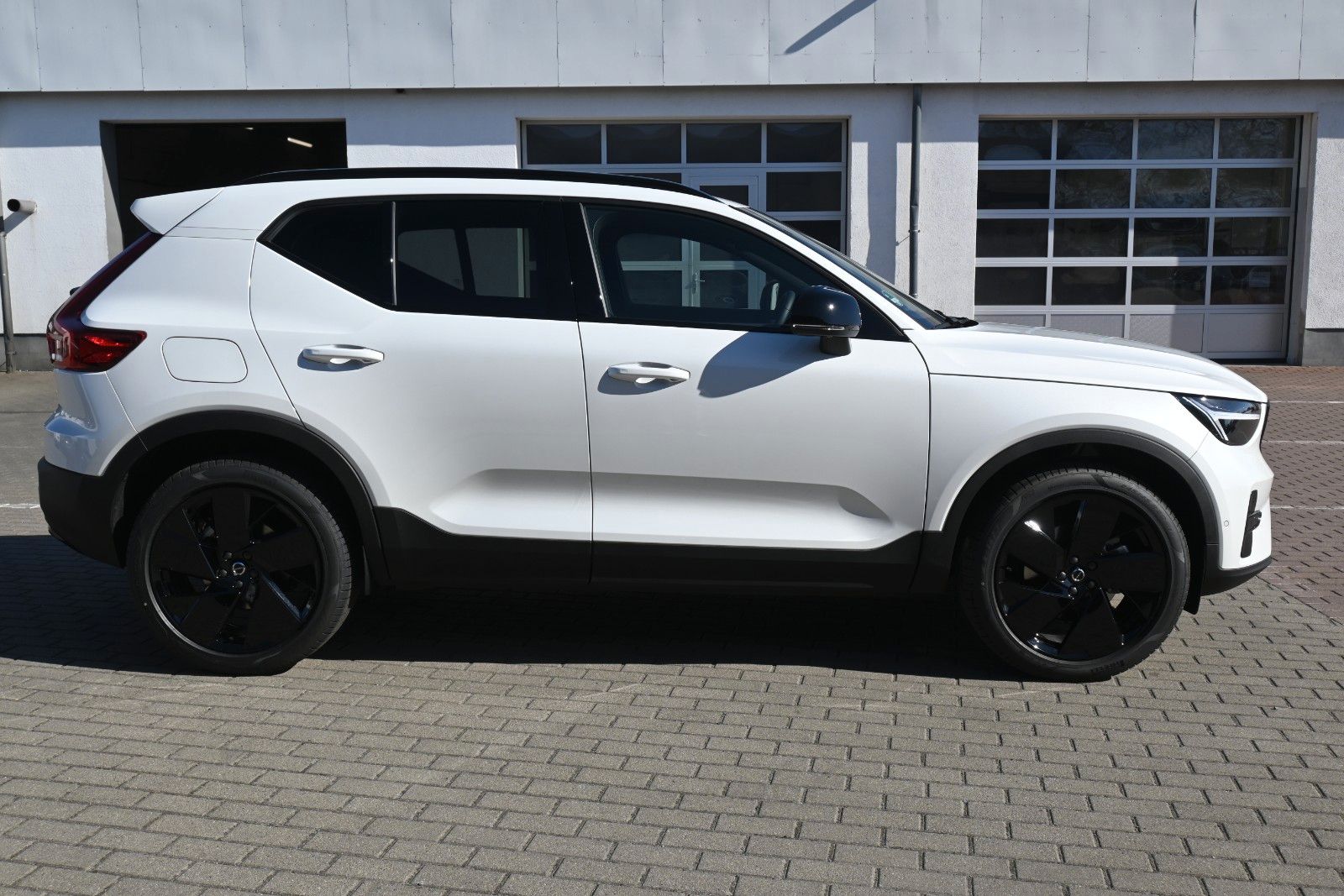 Fahrzeugabbildung Volvo XC40 B4 DKG Plus Black Edition*FSHZG*360°*ACC
