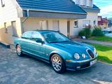 Jaguar S-Type V8 - - blaue Jaguar S-Type