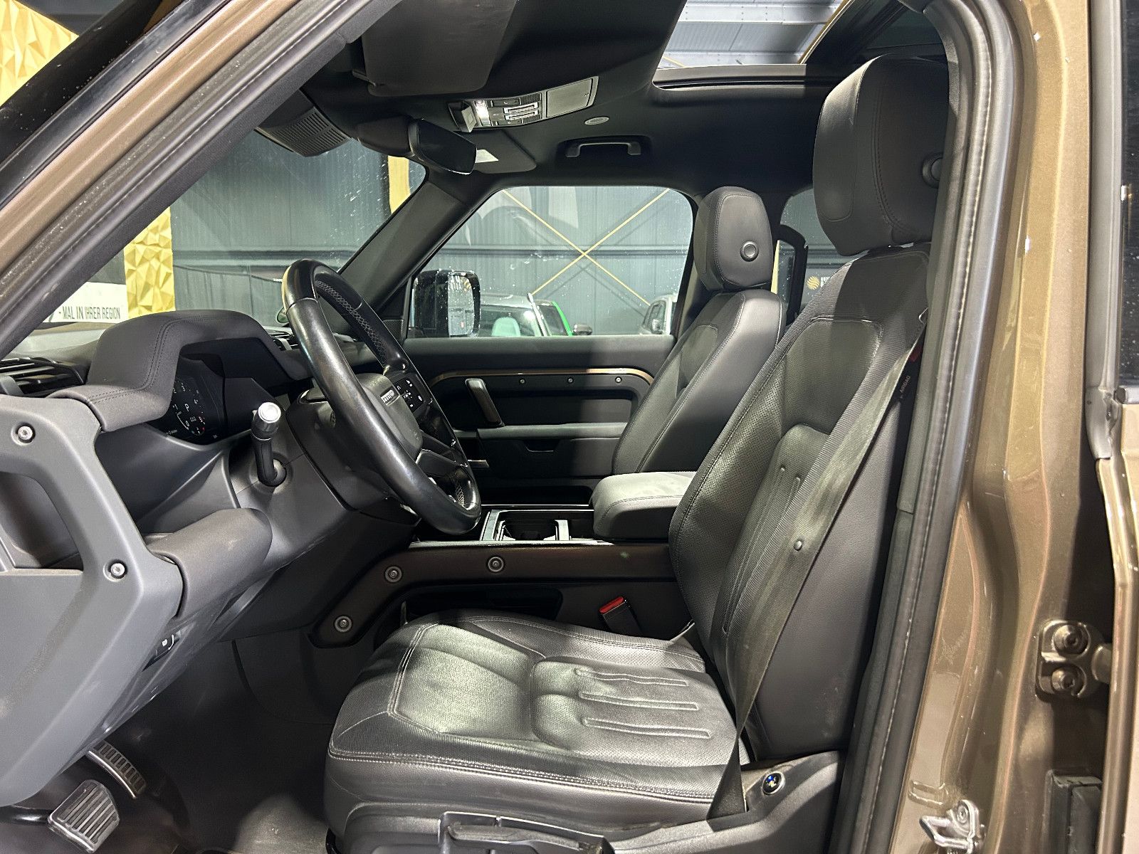 Fahrzeugabbildung Land Rover Defender 110 X-Dynamic S/HEAD-UP/PANO/360°/APPLE