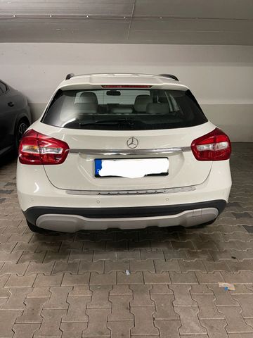 MERCEDES-BENZ GLA 200 d -