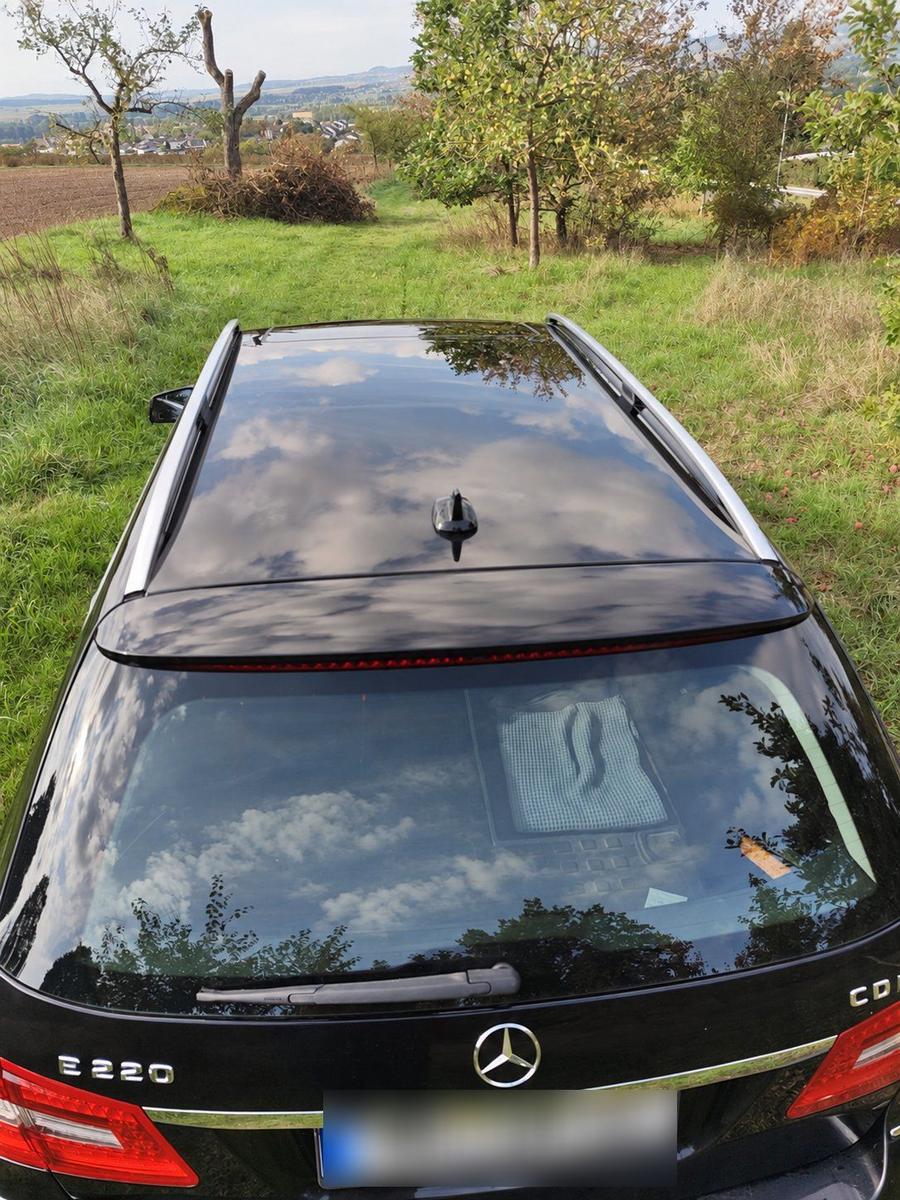 Mercedes-Benz E220 2011 — engine 170 HP (125kW)