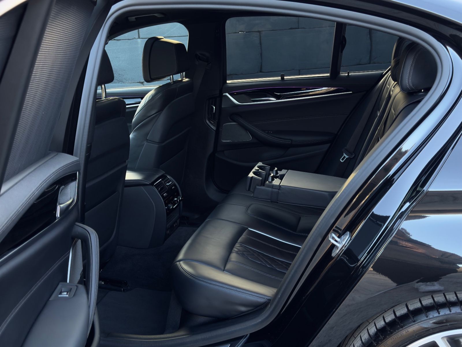 Fahrzeugabbildung BMW M550i xDr H&K 360° HUD Laser ACC SHD StdHz Nappa