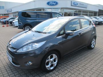 Ford Fiesta Titanium PDC + Klimaaut. + Beh. WSS