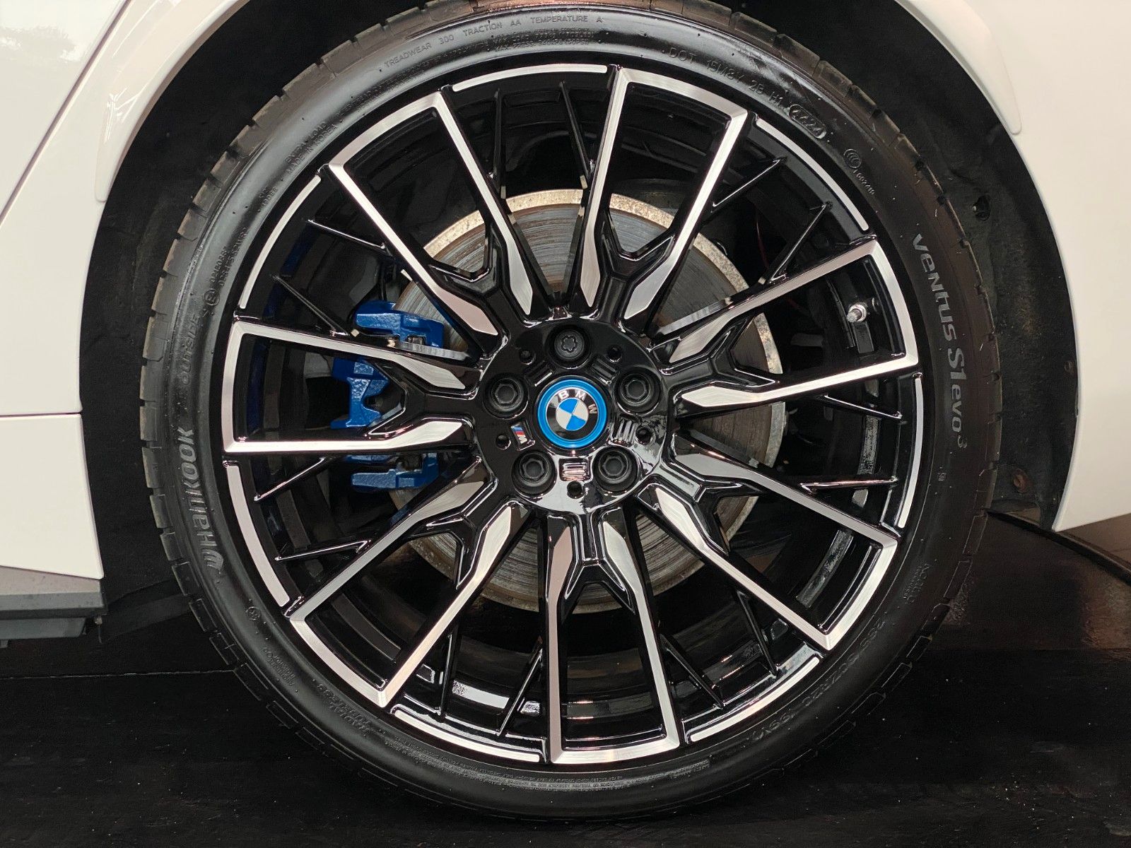 BMW i4 M50 M-Sitze Laser SurrView eGSD H&K ACC AHK foto 5