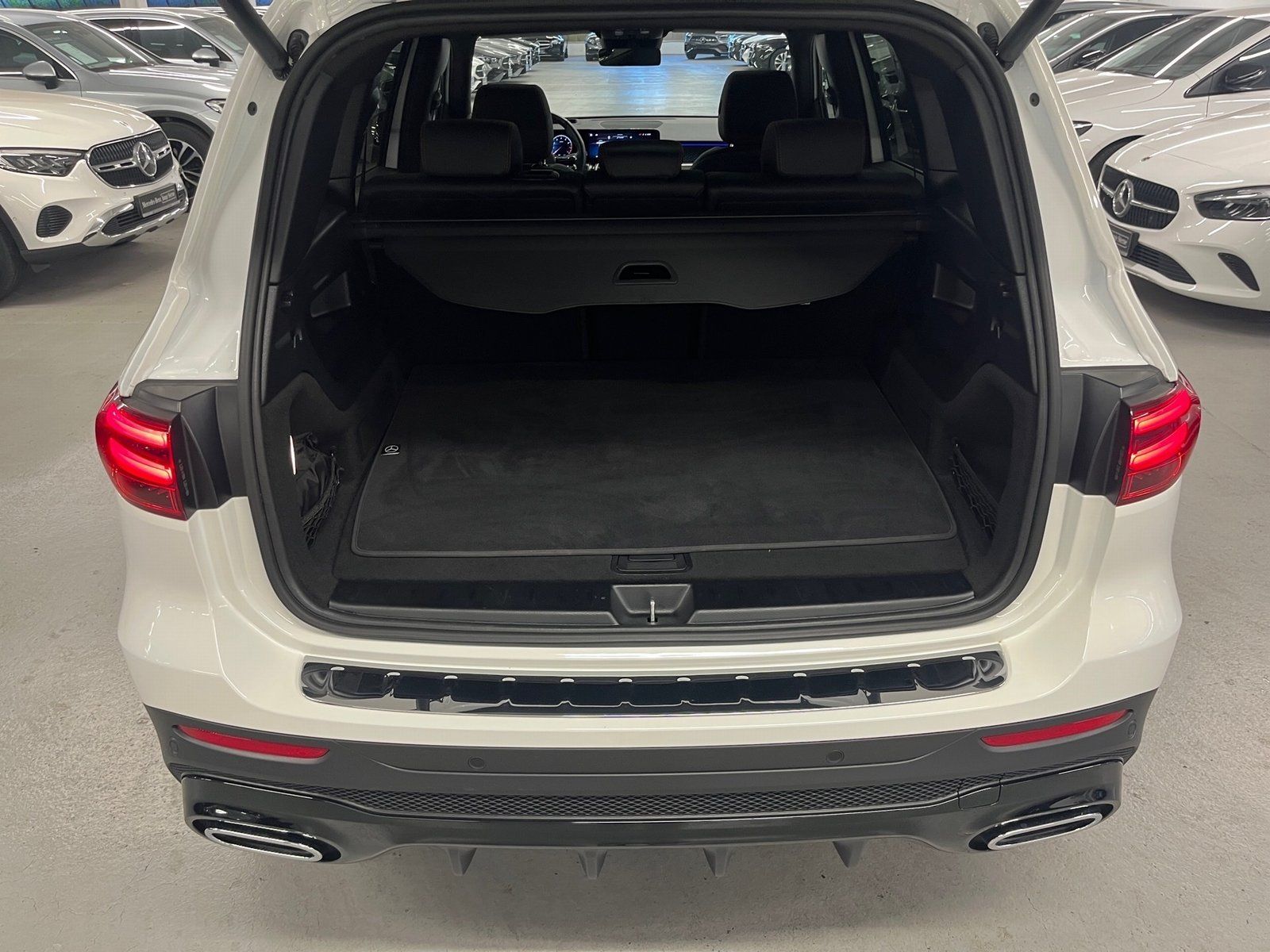 Fahrzeugabbildung Mercedes-Benz GLB 250 4M AMG Plus*Pano*HUD*360°*Multibeam*Memo