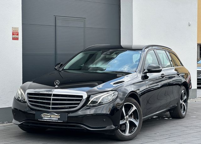 MERCEDES-BENZ E 220 d 4M*COMAND*DIG-TACHO*AHK*CAR-PLAY*KAMERA*