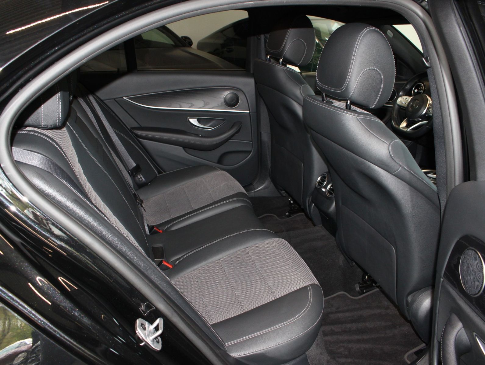 Fahrzeugabbildung Mercedes-Benz E 220 d Sportstyle Edition AMG Line*Widescreen
