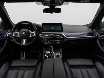 Fahrzeugabbildung BMW 520d xD M Sport Laser Kamera HUD DAB HiFi AHK