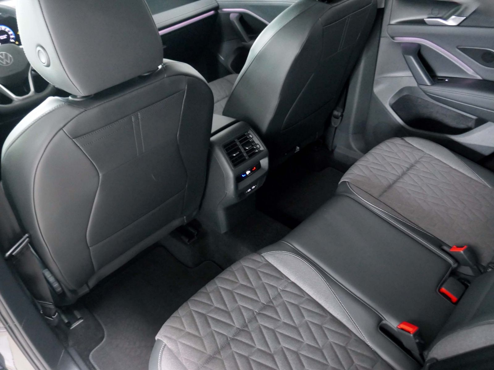 Fahrzeugabbildung Volkswagen Tiguan Life 2.0 TDI DSG | LED AHK RFK ACC