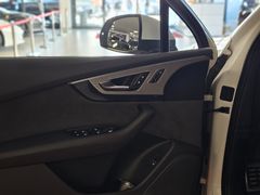 Fahrzeugabbildung Audi Q7 3.0 TDI quattro *S-LINE* (PANO/360°/LED/HUD/