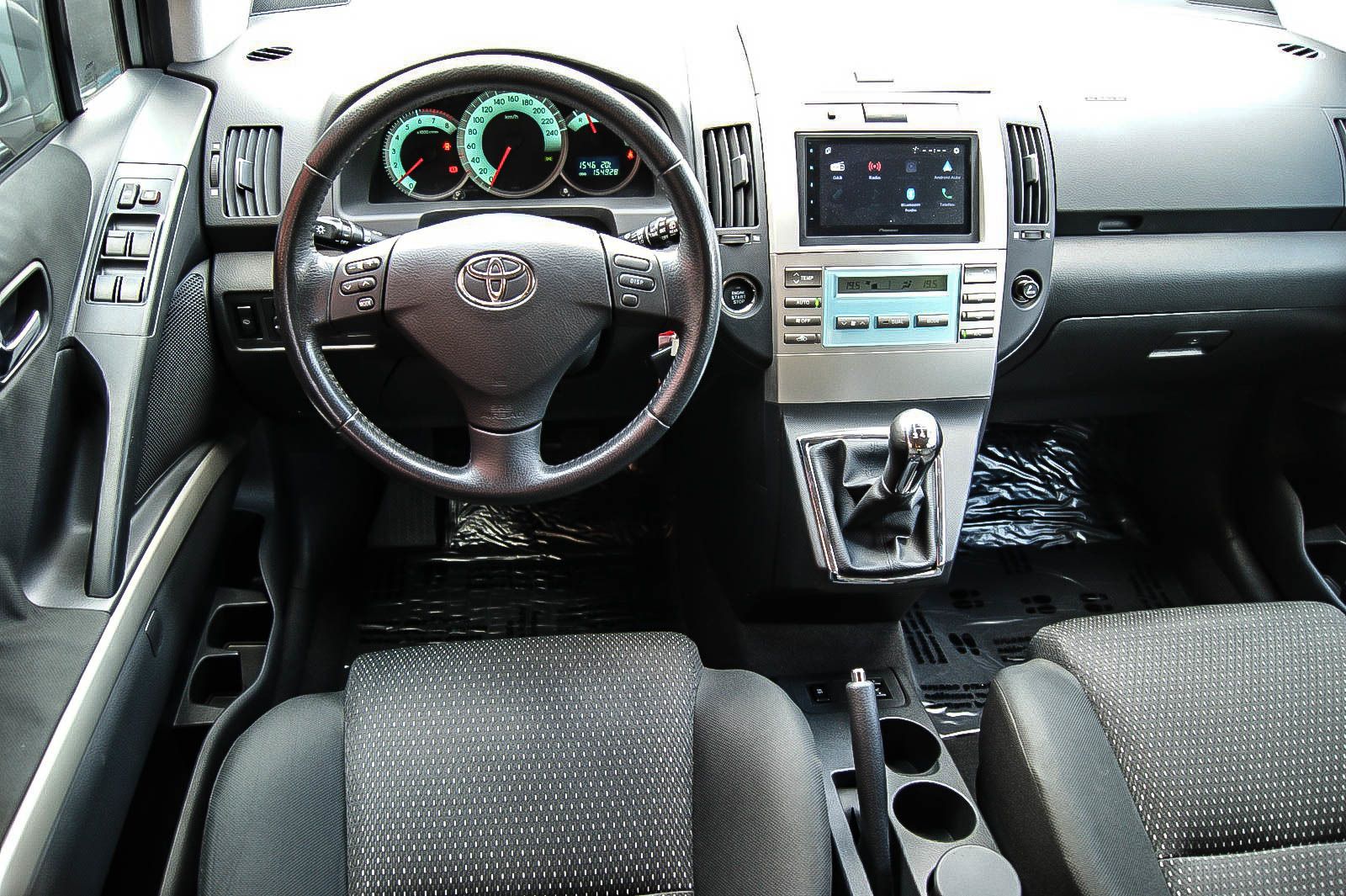 Fahrzeugabbildung Toyota Corolla Verso 1.8 Team 7-SITZER FAMILIENBESITZ