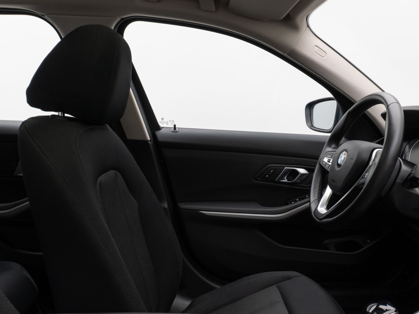 Fahrzeugabbildung BMW 320d Panorama DAB PDC Sitzhzg Geschwindigkeitsre