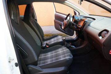 Fahrzeugabbildung Peugeot 108 Allure aus 1. Hand, erst 8Tkm!