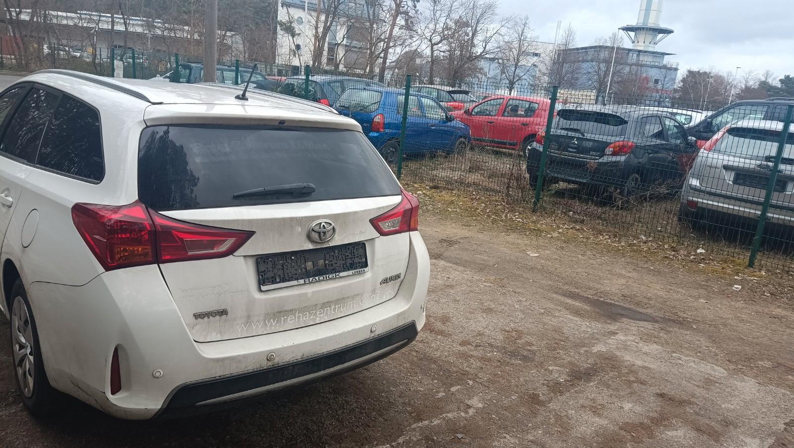Toyota Auris 2015 — engine 1.364 cm³, 90 HP (66kW)