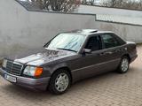 Mercedes-Benz E 220 H Kennzeichen Automatik Klima W124 - Mercedes-Benz E 220 mit Benzin-Antrieb: Scheckheftgepflegt, Limousine