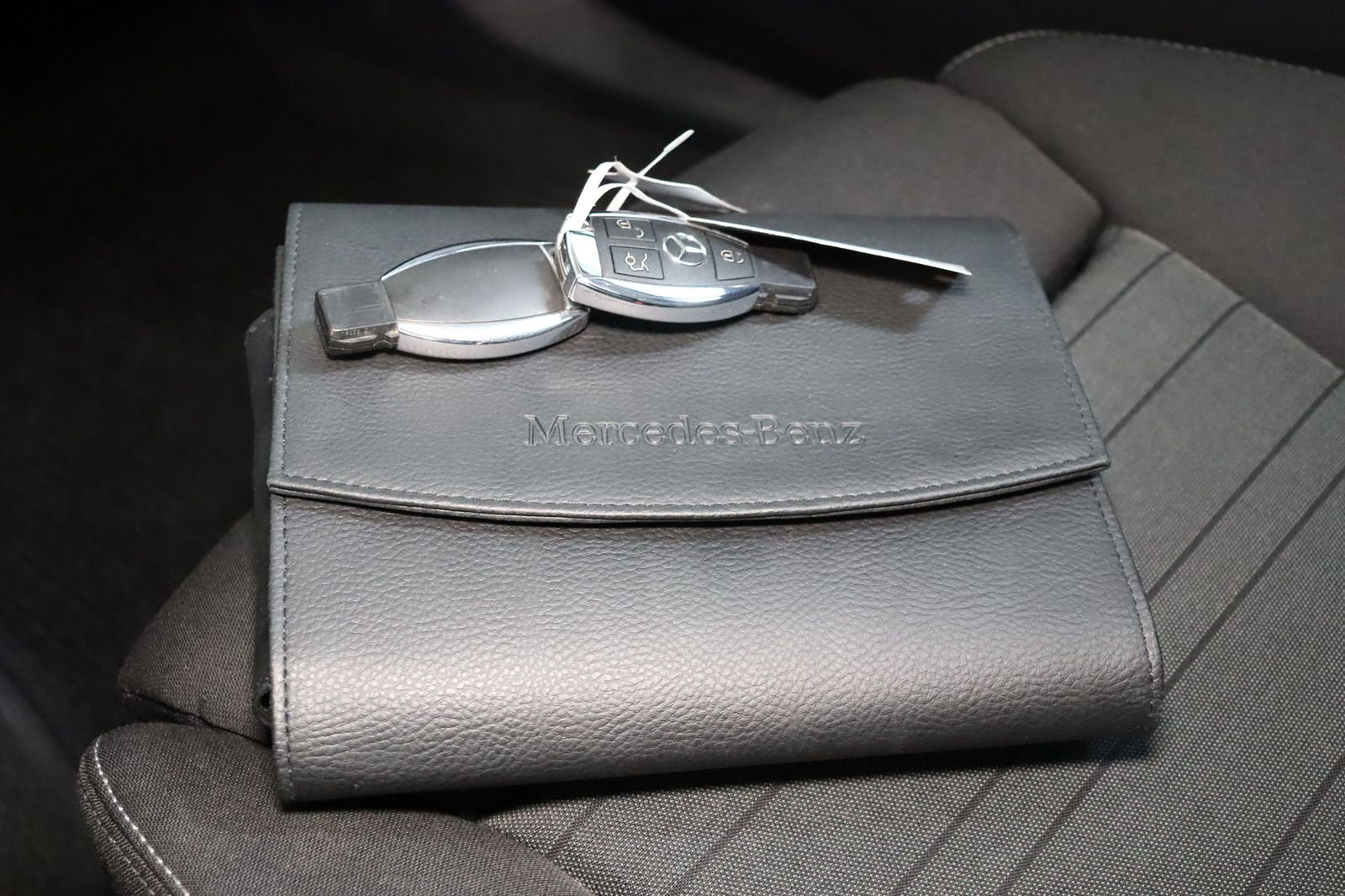 Fahrzeugabbildung Mercedes-Benz C 180 d * LED * SHZ