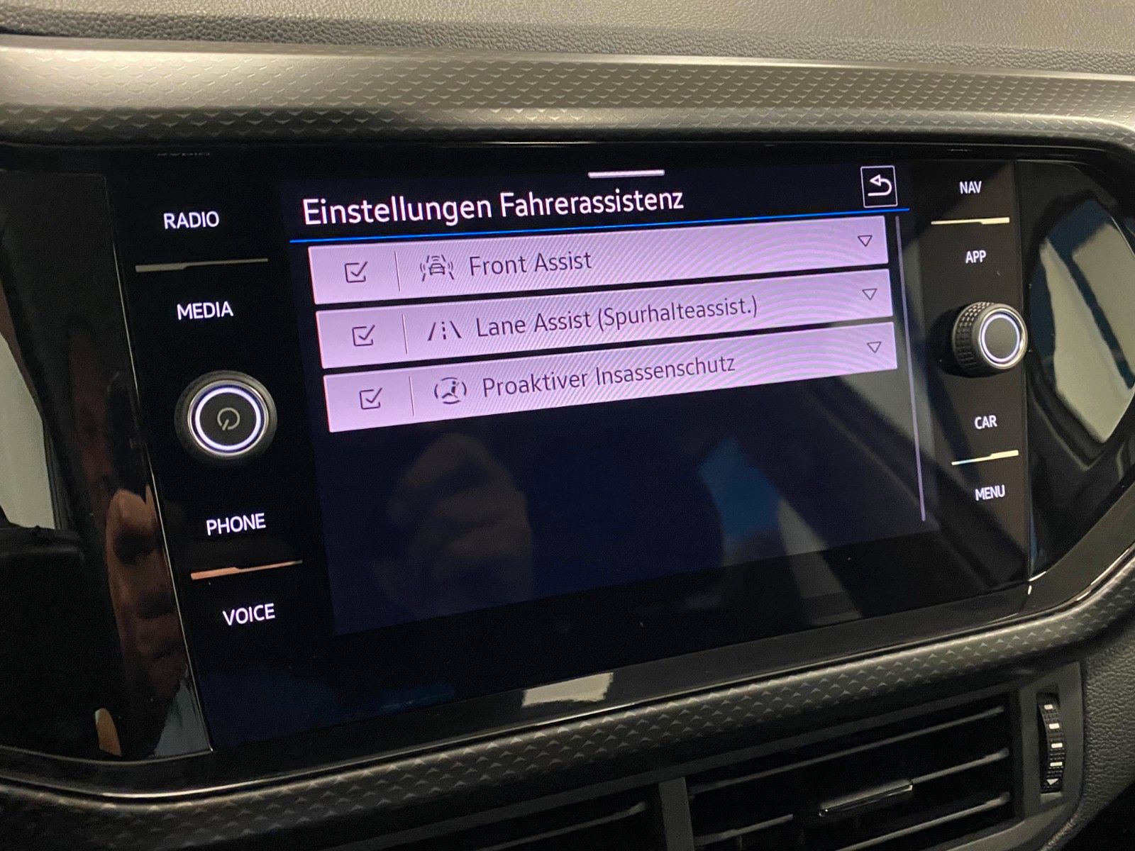 Fahrzeugabbildung Volkswagen T-Cross 1.0 TSI DSG Life+ALU 16"++PDC++TELEFON++