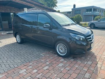 Mercedes V 220 - 1