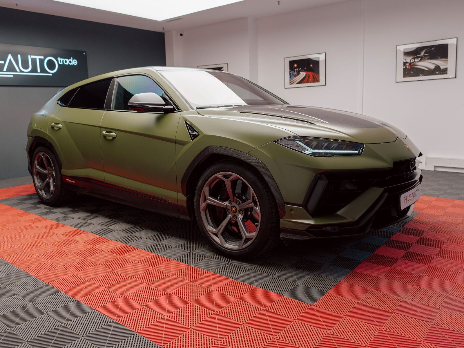 LAMBORGHINI Urus