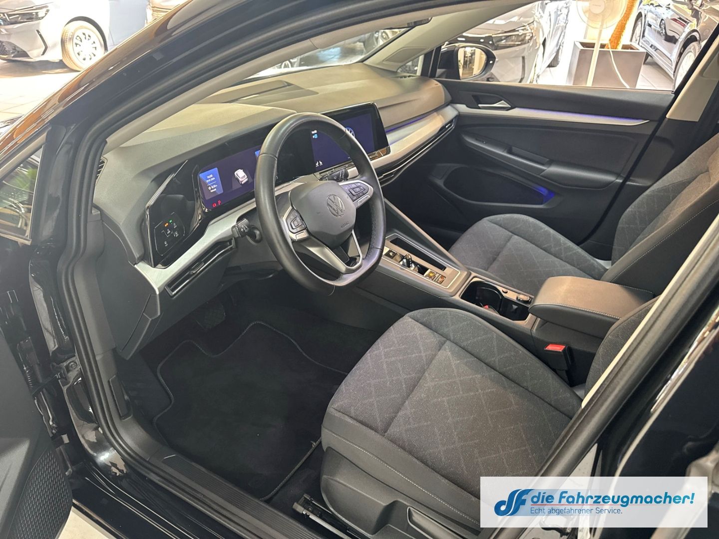 Fahrzeugabbildung Volkswagen Golf VIII Variant Life Navi Digitales Cockpit LE