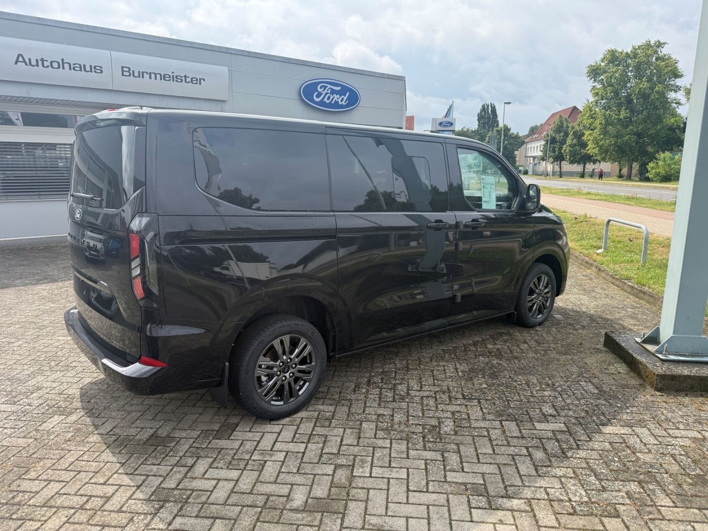 Fahrzeugabbildung Ford Tourneo Custom 320 L1 Titanium FWD ACC LED Navi