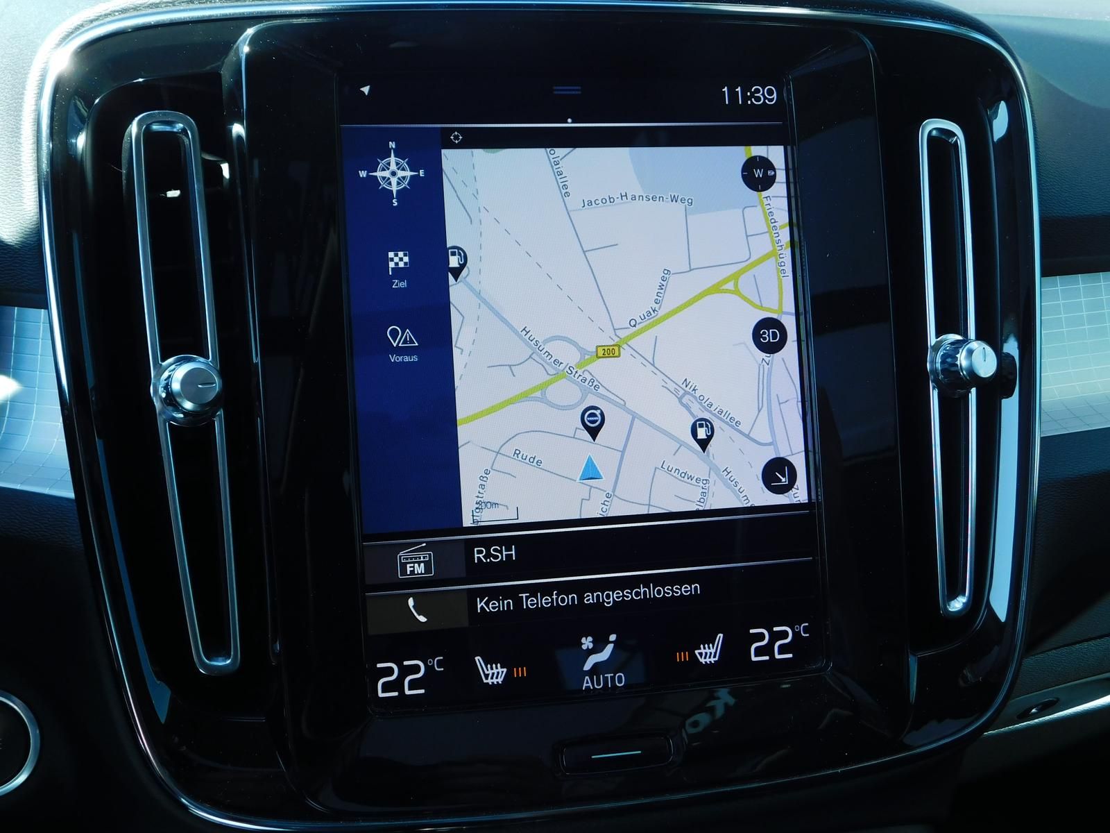 Fahrzeugabbildung Volvo XC40 T4 AWD Momentum Pro