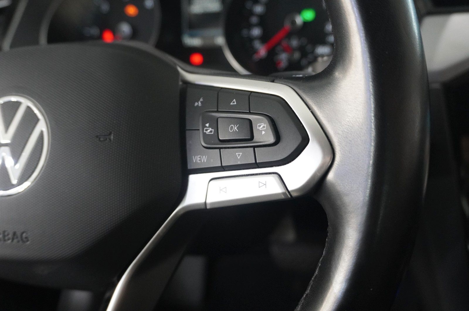 Fahrzeugabbildung Volkswagen Passat VARI. 2.0D BUSINESS 4M NAVI/KAMERA/SH/AHK